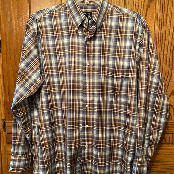 Men’s button up shirt. - Picture 2 of 6